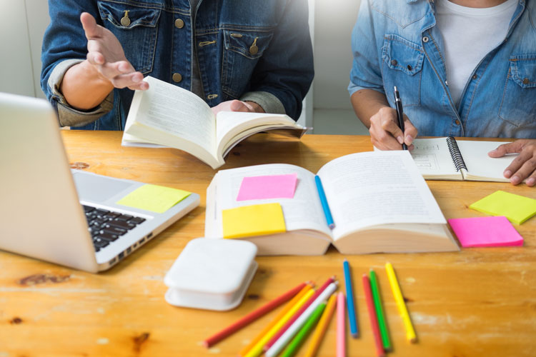 中國傳媒大學(xué)網(wǎng)絡(luò)教育學(xué)費多少？