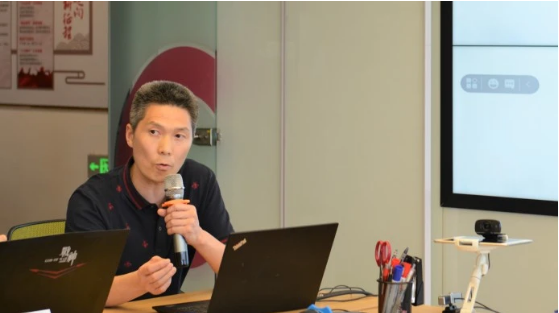 “混合增強在線教育關鍵技術與系統(tǒng)研究”項目進度研討會成功舉辦