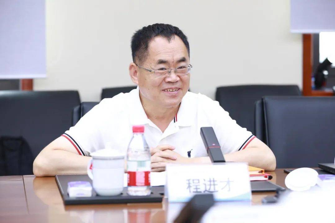 奧鵬教育應(yīng)邀出席數(shù)字時(shí)代教師專(zhuān)業(yè)發(fā)展學(xué)術(shù)圓桌暨《中國(guó)教師培訓(xùn)發(fā)展報(bào)告(2021)》發(fā)布會(huì)